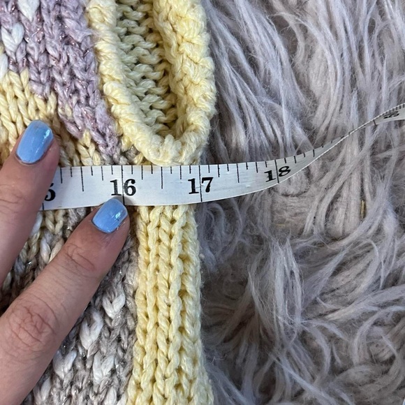 80’s Vintage hand-knit pastel sweater-vest - Picture 6 of 7